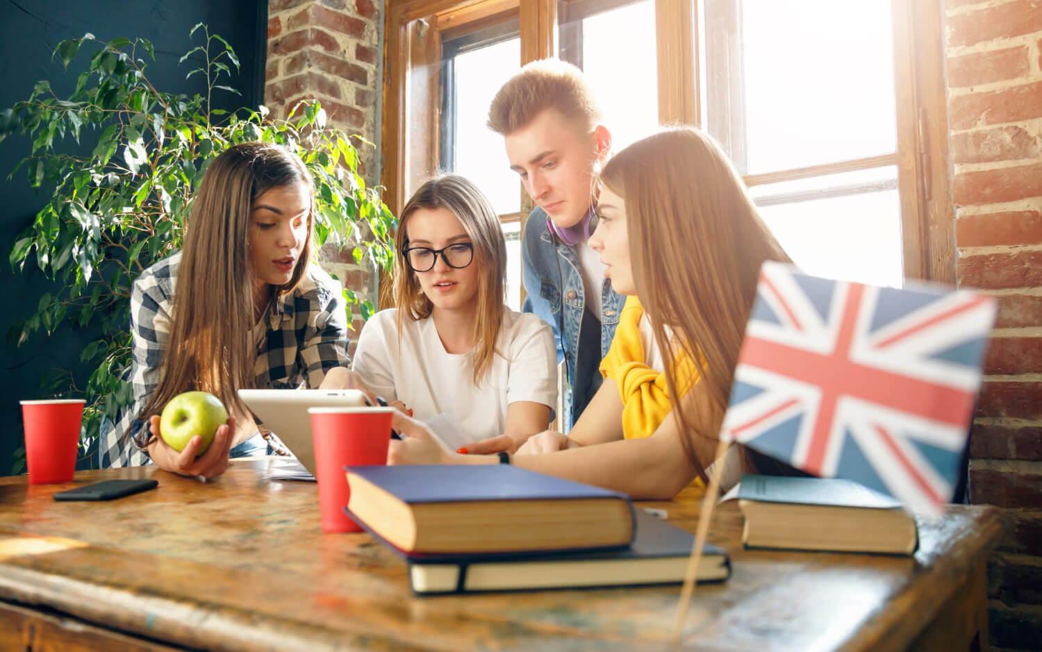 Młodzież podczas zajęć językowych GOZO Teens